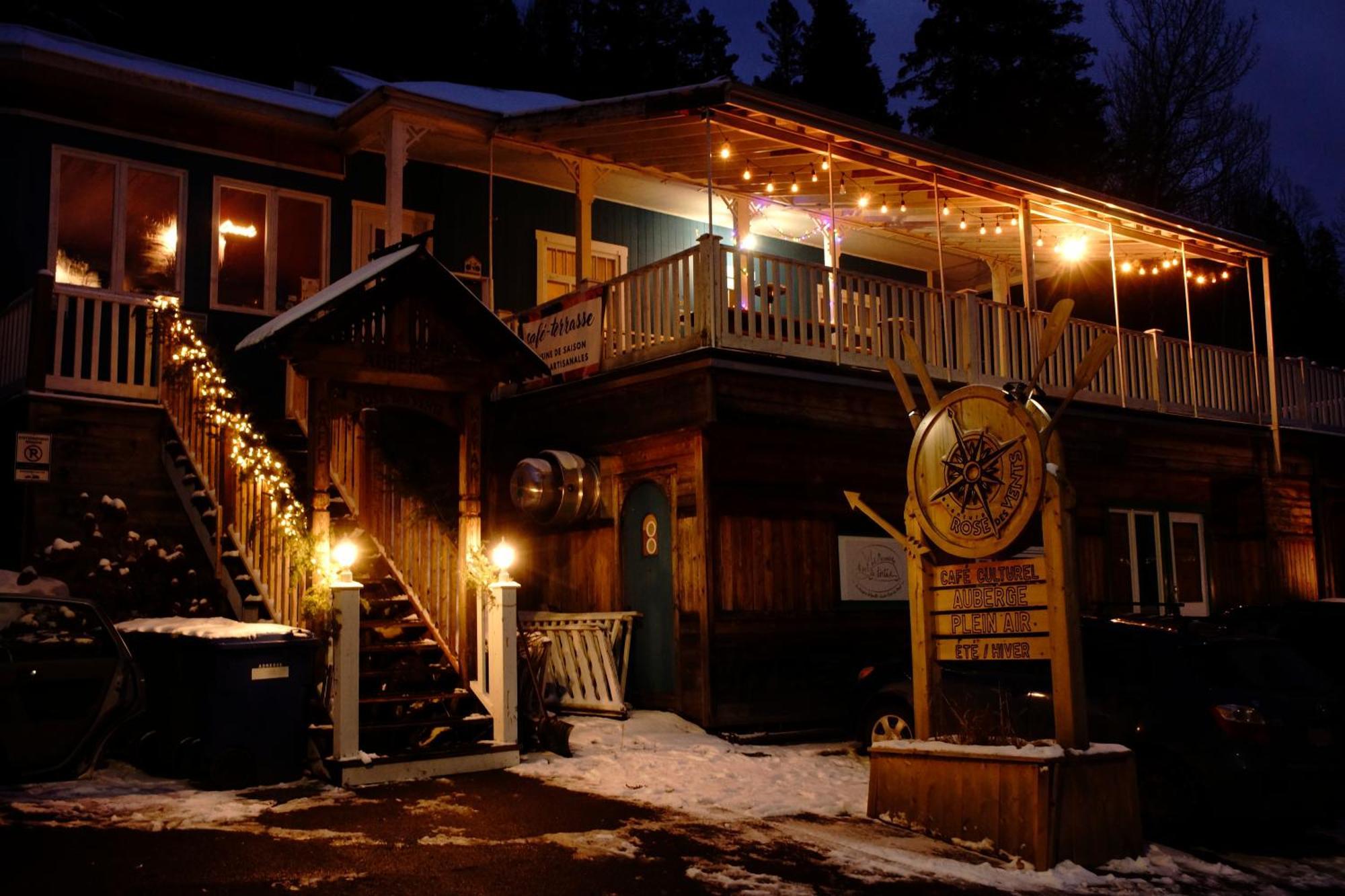Auberge Aventure Rose Des Vents Sainte-Rose-du-Nord Exterior photo